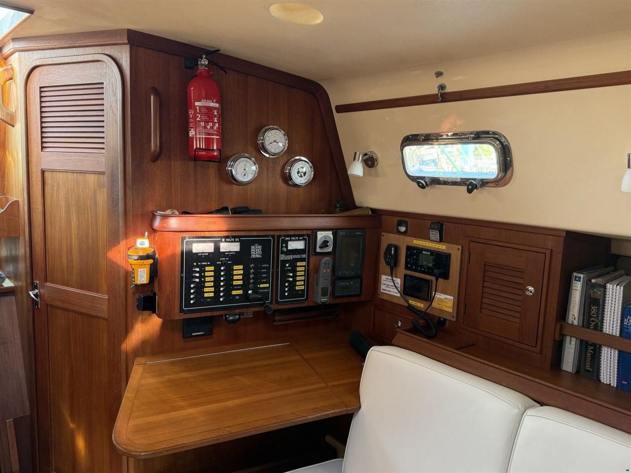 Island Packet 380