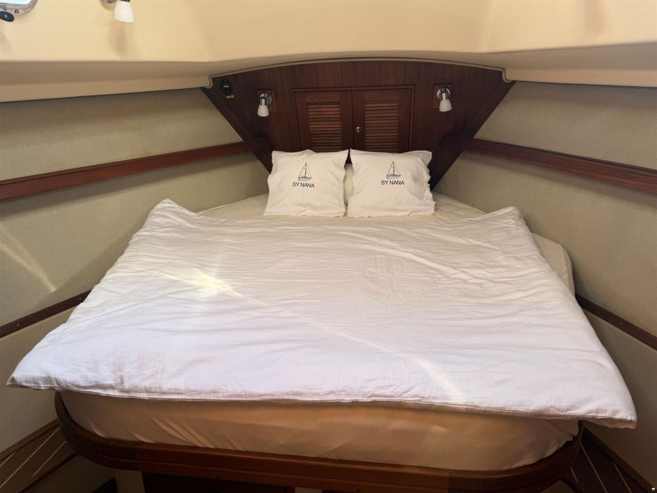 Island Packet 380