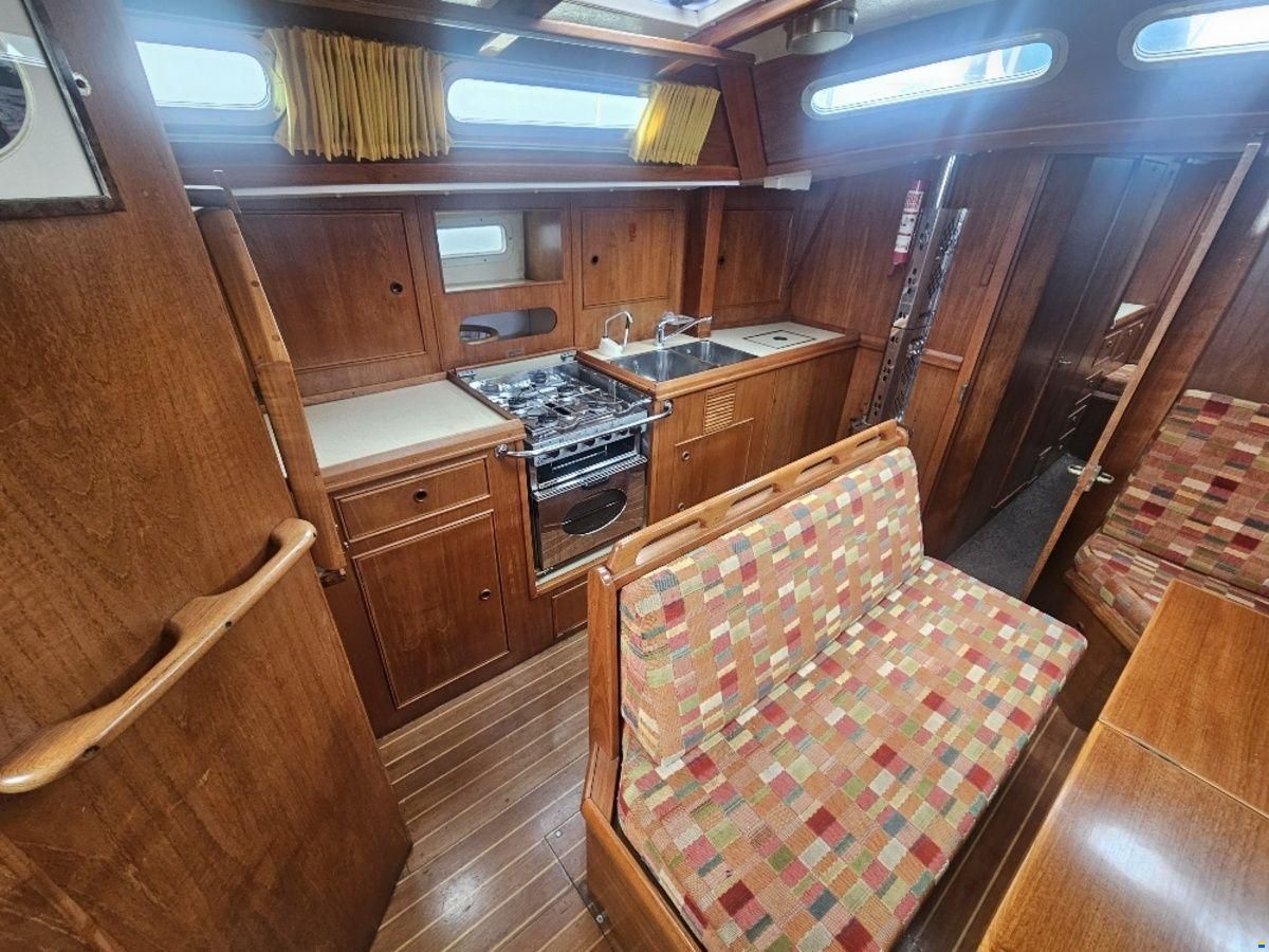 Trident Marine Warrior 38