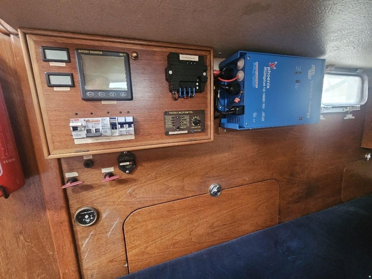 Trident Marine Warrior 38