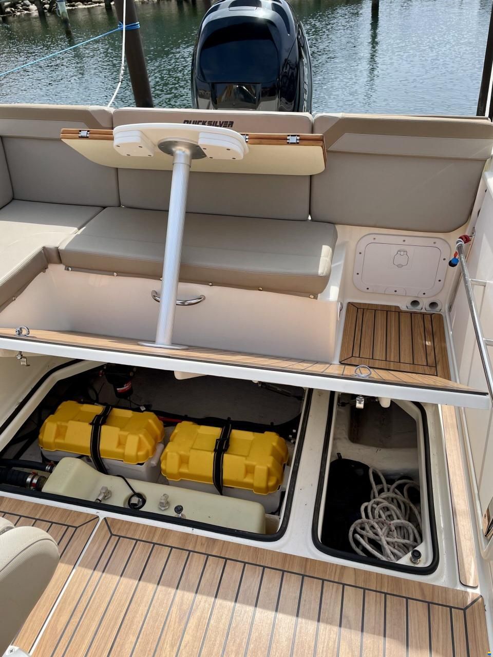 Quicksilver Activ 755 Sundeck