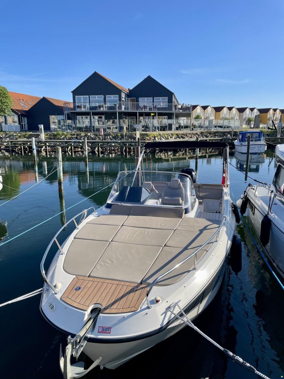 Quicksilver Activ 755 Sundeck