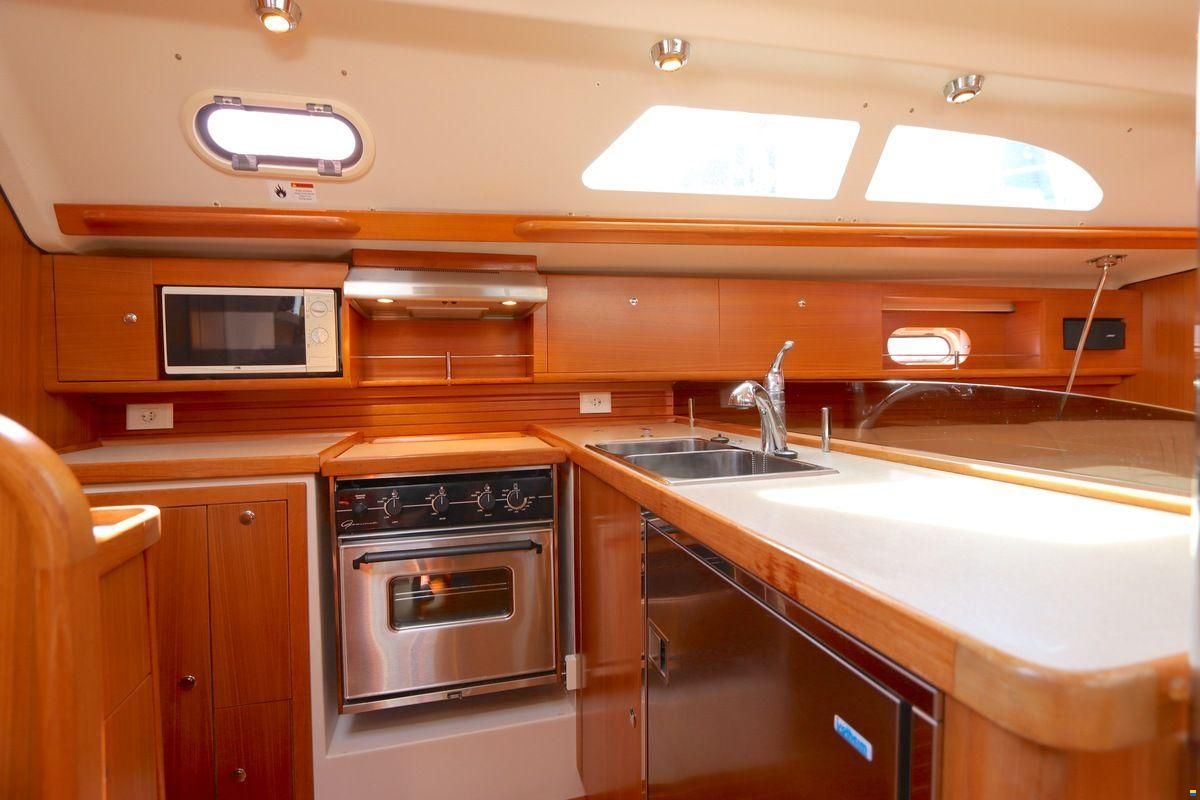 Catalina 445