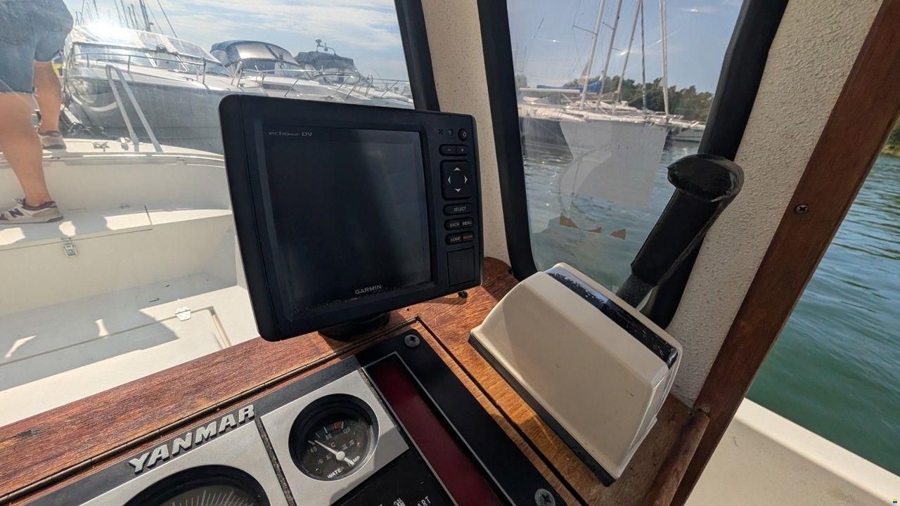 Minor 6400 WALK ROUND CABIN