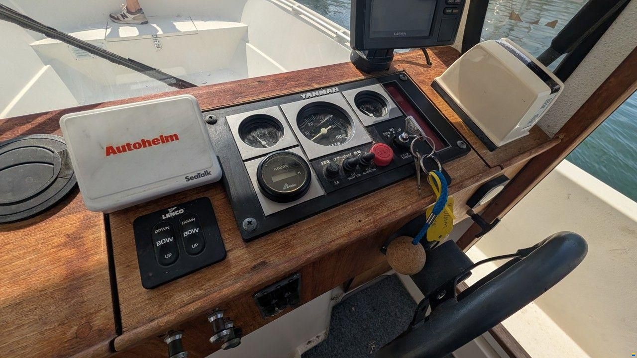 Minor 6400 WALK ROUND CABIN