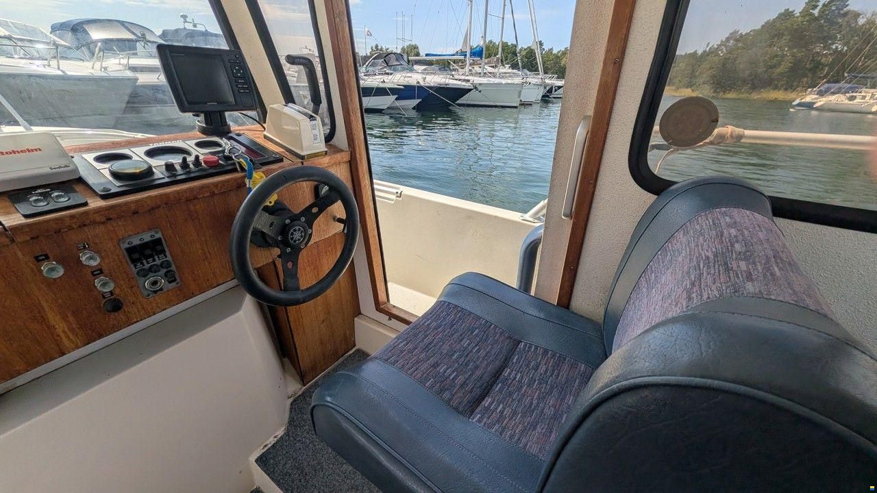 Minor 6400 WALK ROUND CABIN
