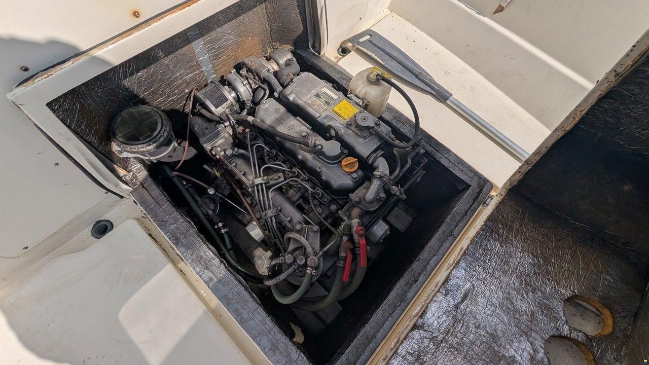 Minor 6400 WALK ROUND CABIN