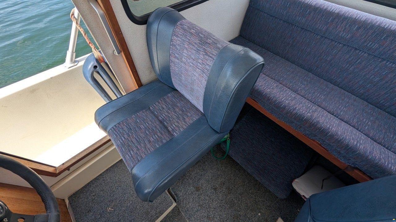 Minor 6400 WALK ROUND CABIN