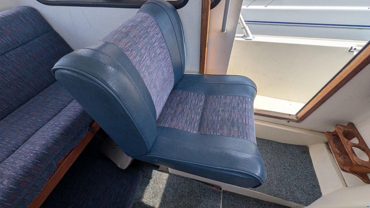Minor 6400 WALK ROUND CABIN