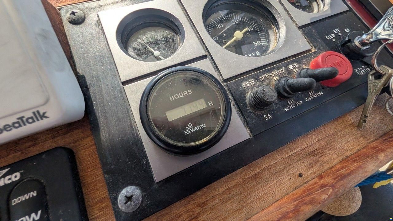 Minor 6400 WALK ROUND CABIN