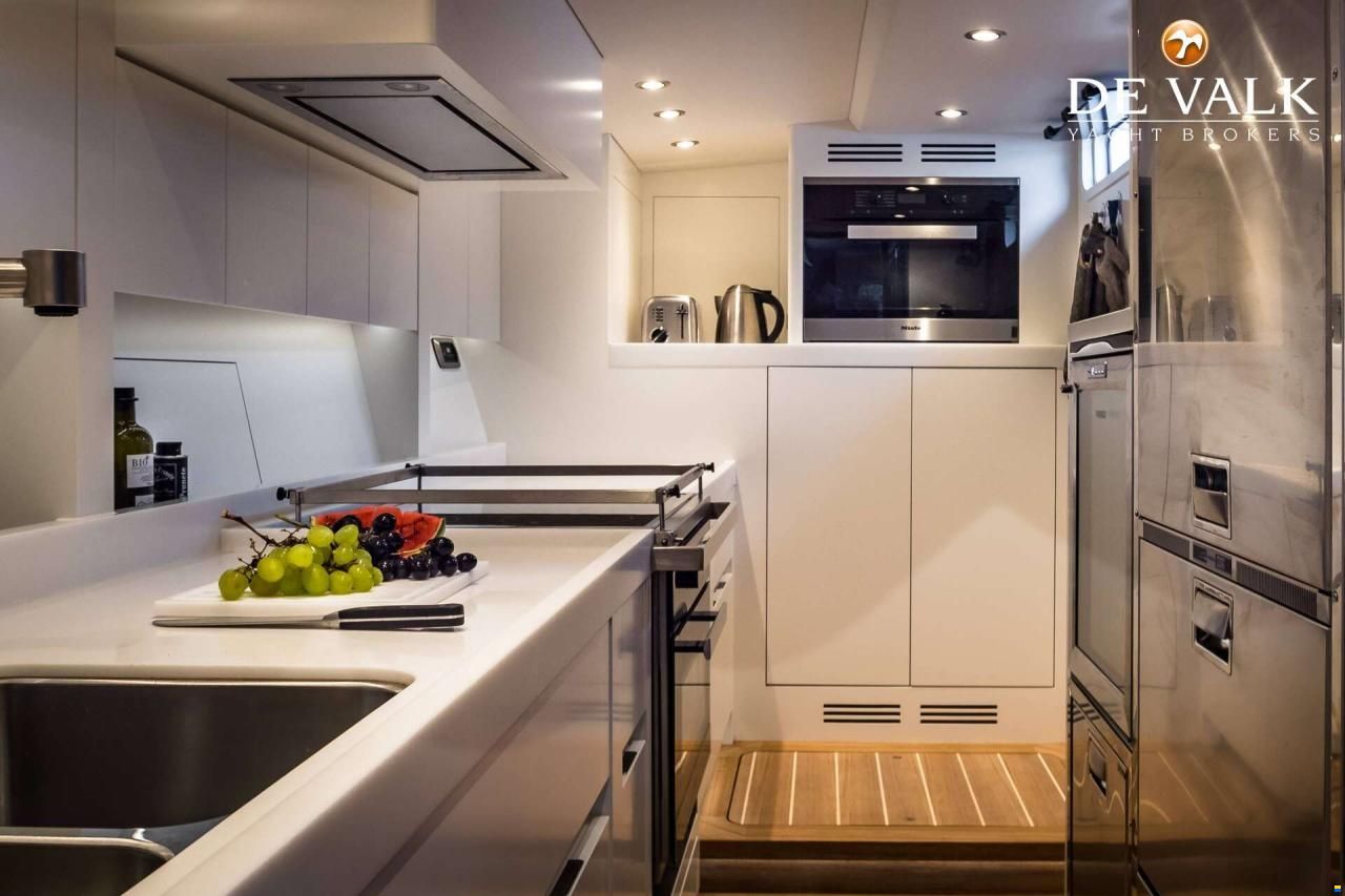JFA Yachts 82 SY