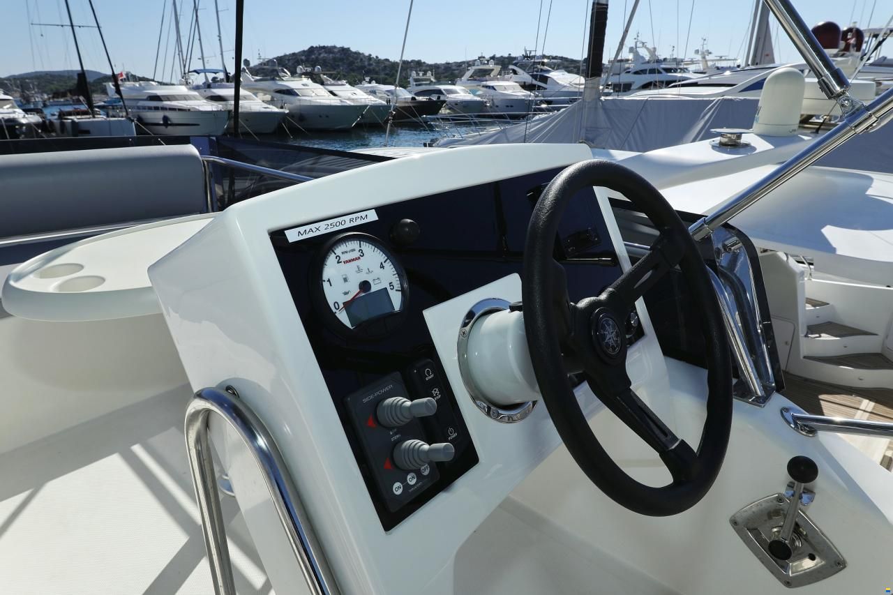 Cobra Futura 40