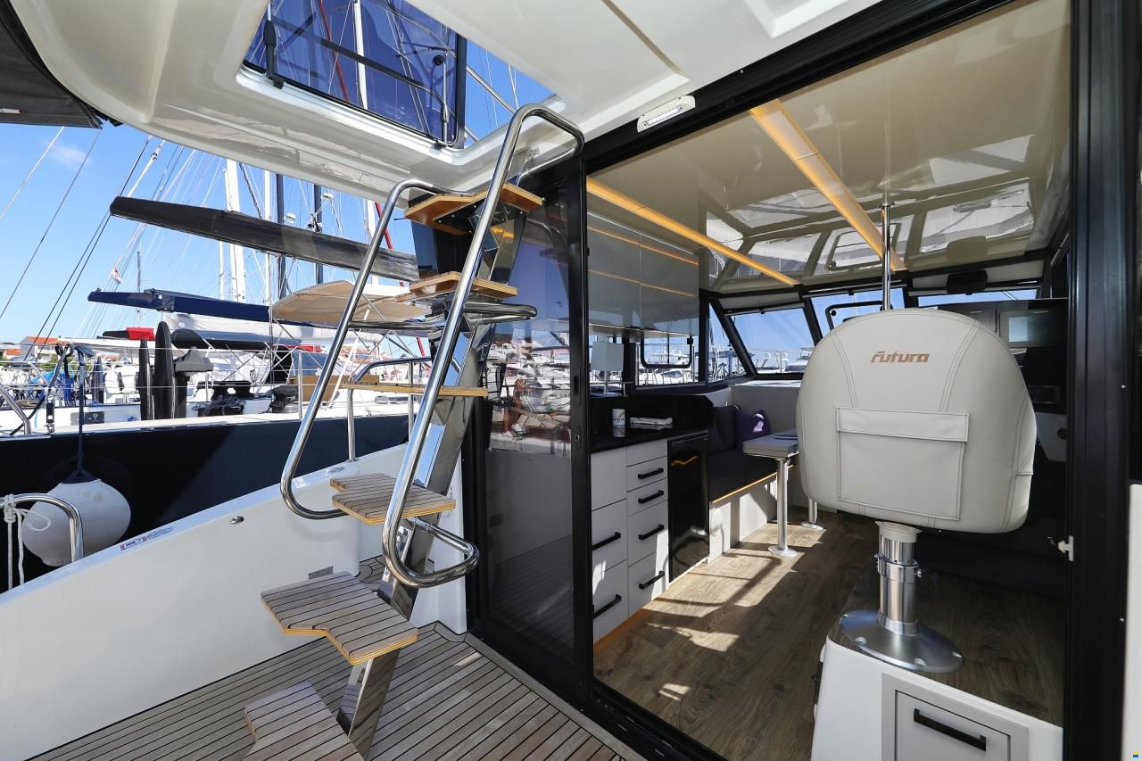 Cobra Futura 40
