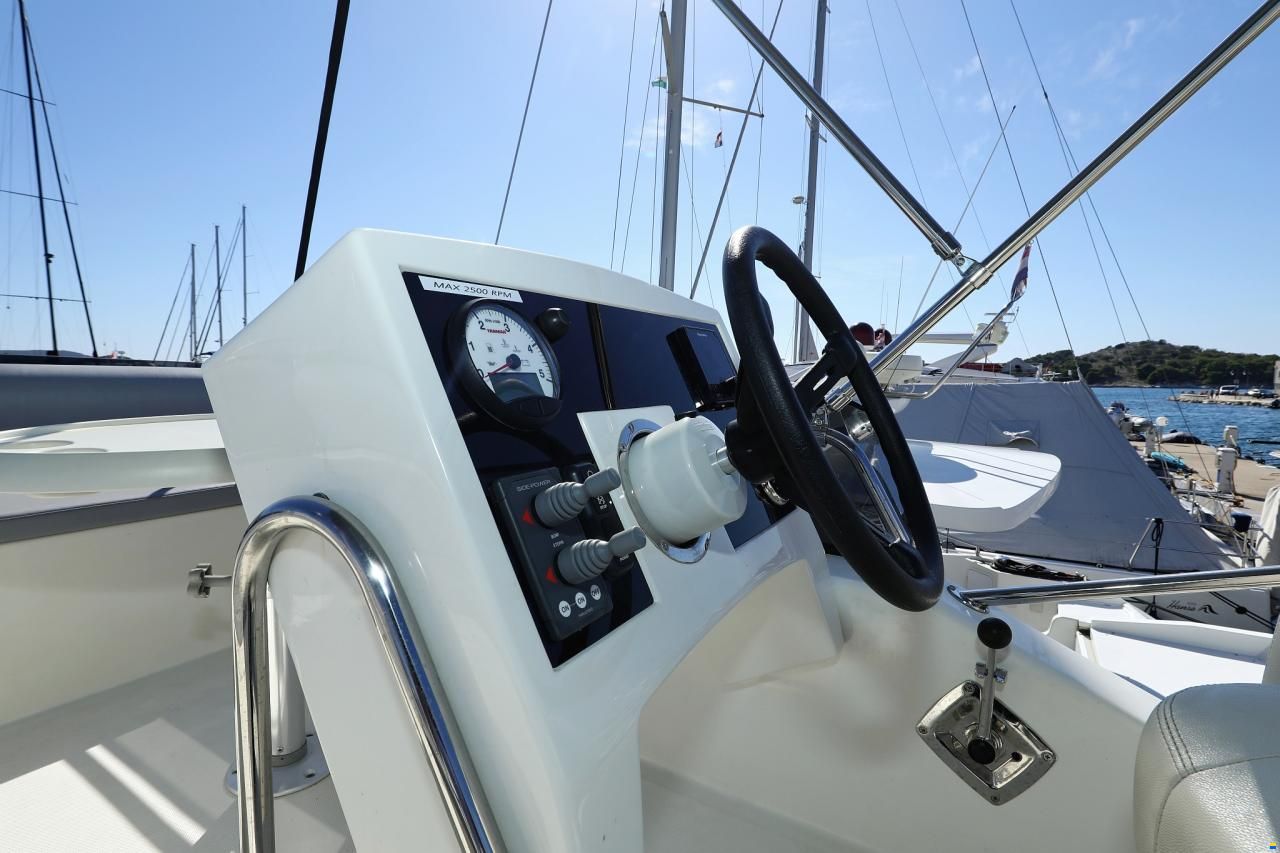 Cobra Futura 40