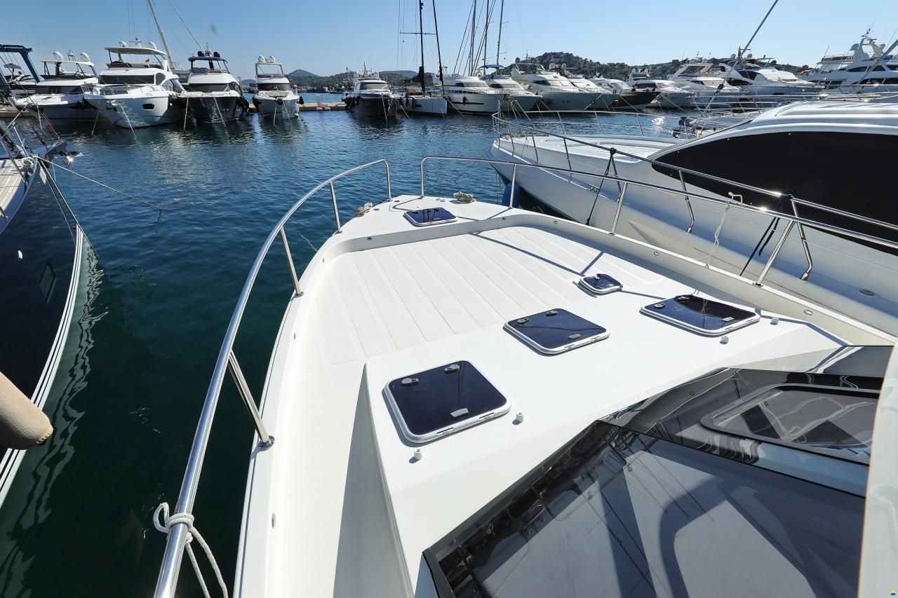 Cobra Futura 40