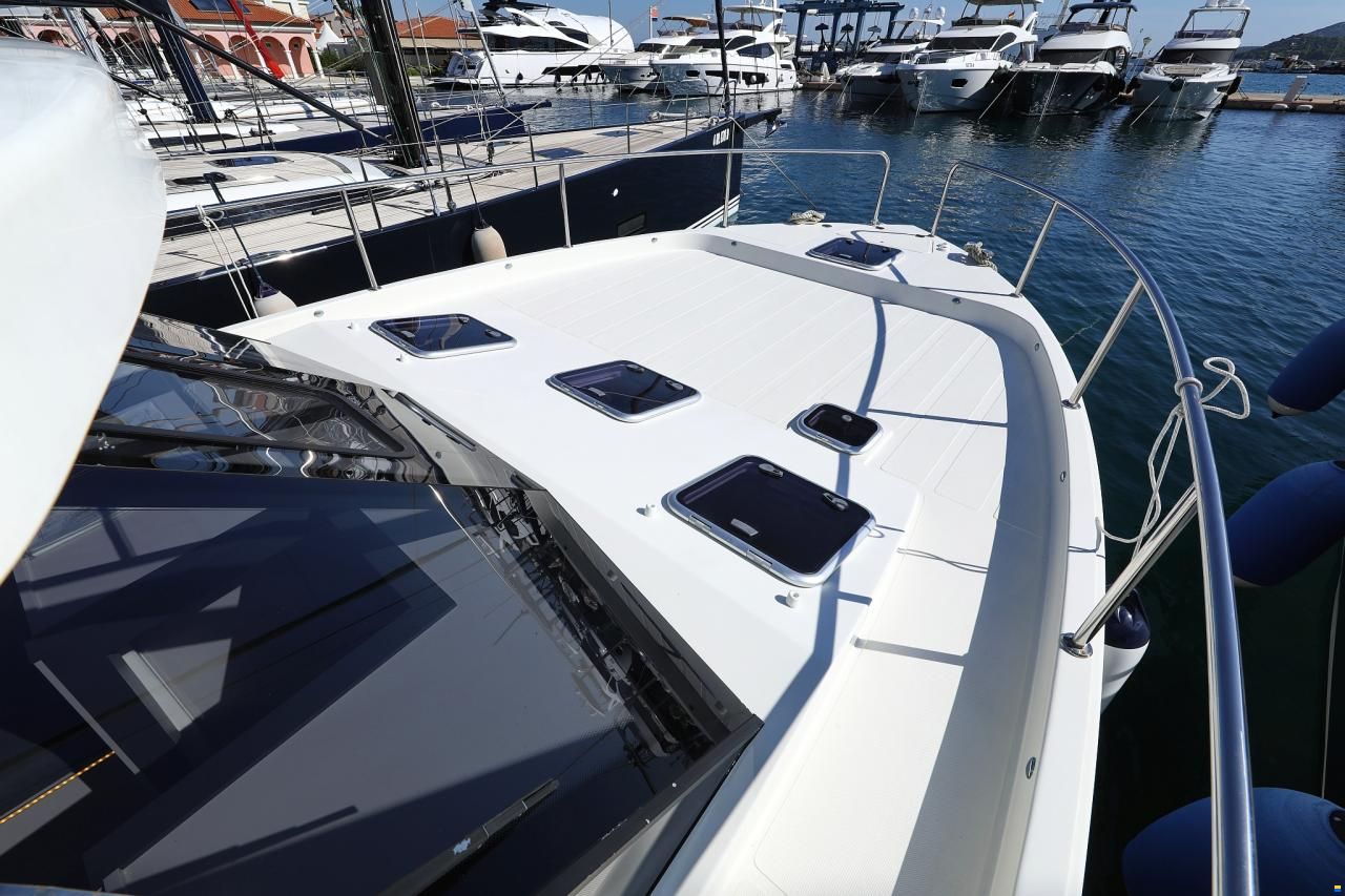 Cobra Futura 40