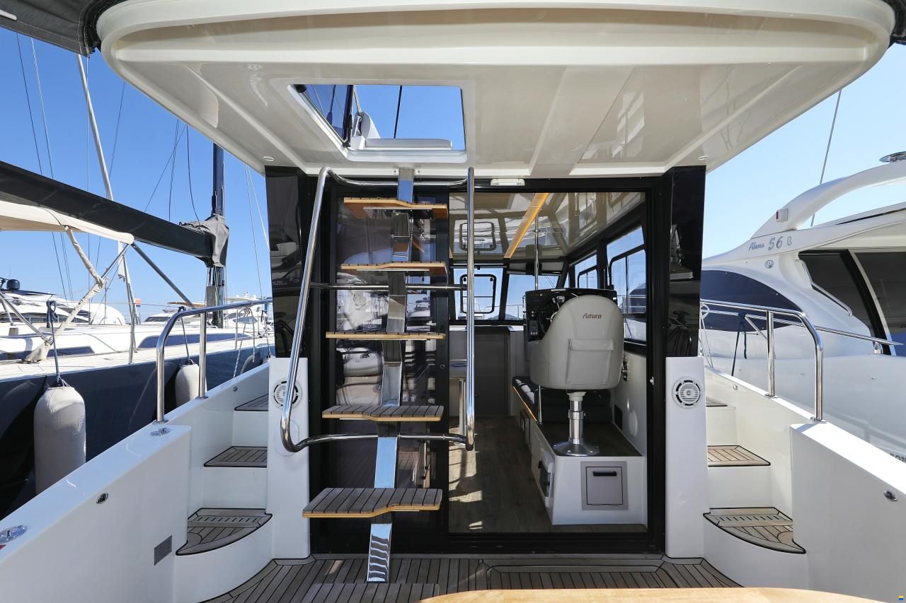 Cobra Futura 40
