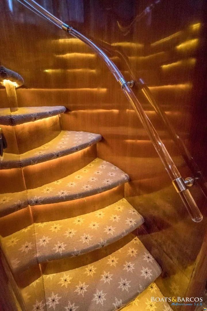 Elegance 76