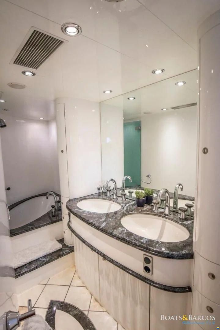 Elegance 76