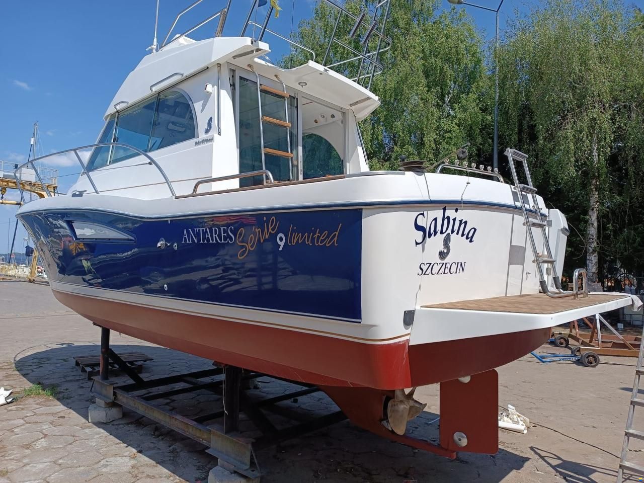 Beneteau Antares 9