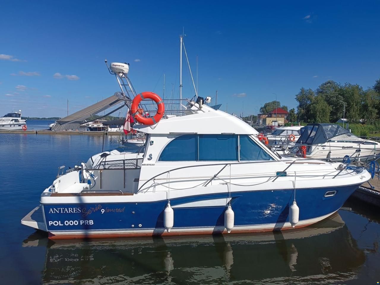 Beneteau Antares 9