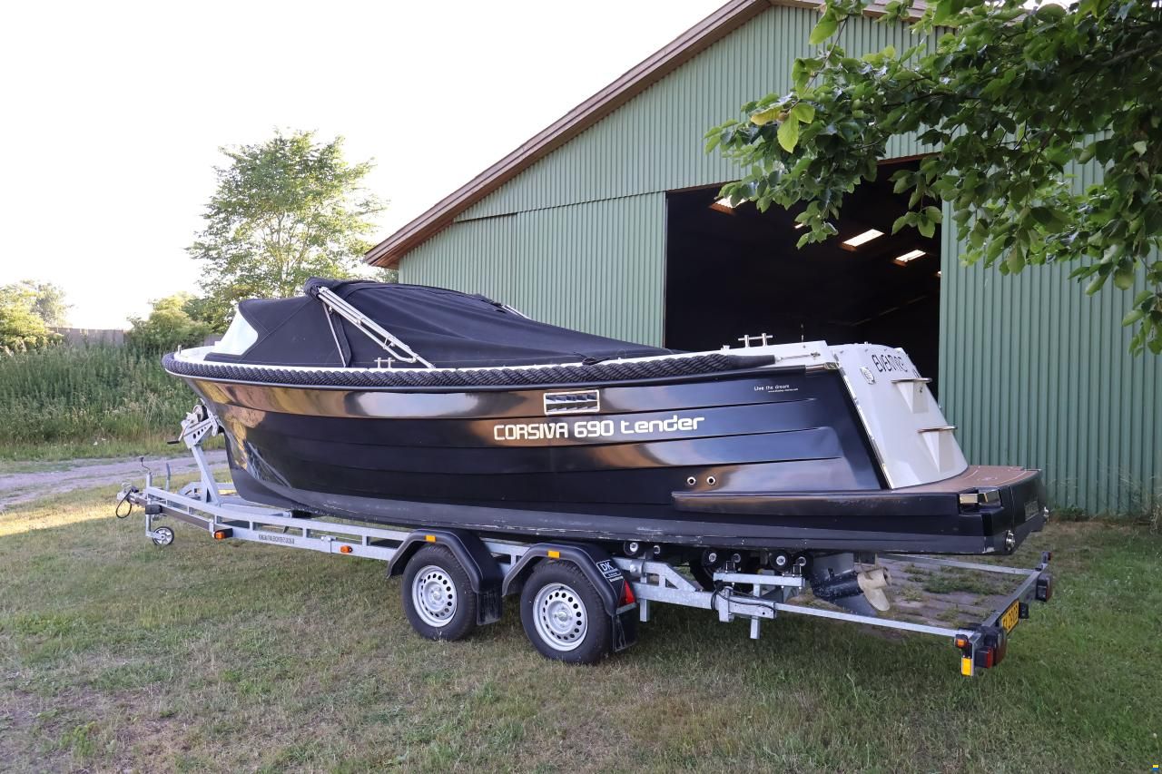 Corsiva 690 Tender