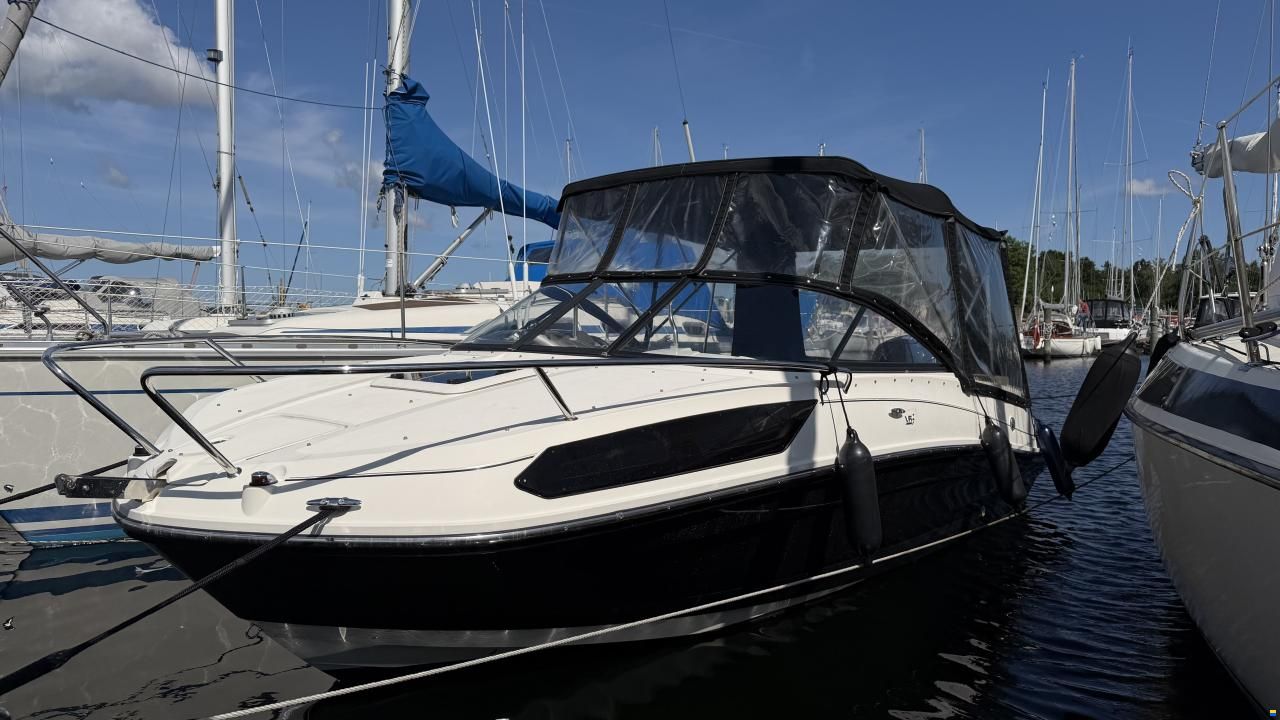 Bayliner VR5 Cuddy