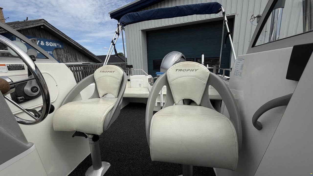 Bayliner Trophy