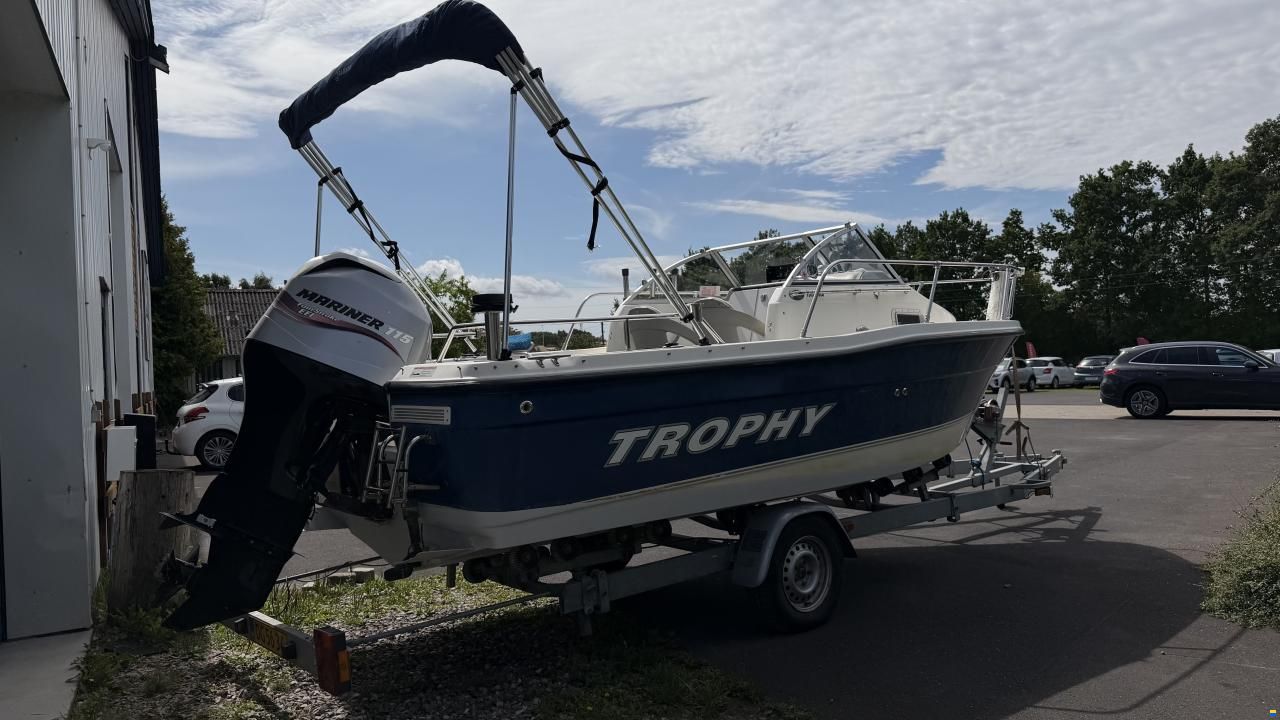 Bayliner Trophy