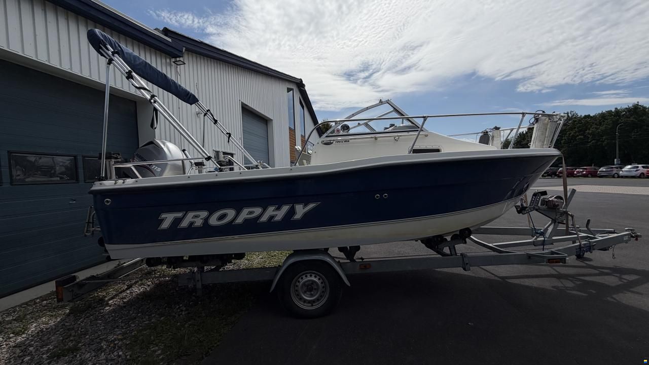 Bayliner Trophy