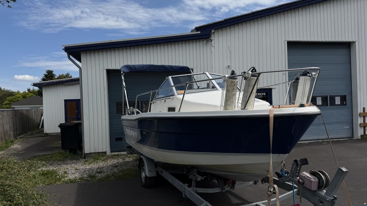Bayliner Trophy