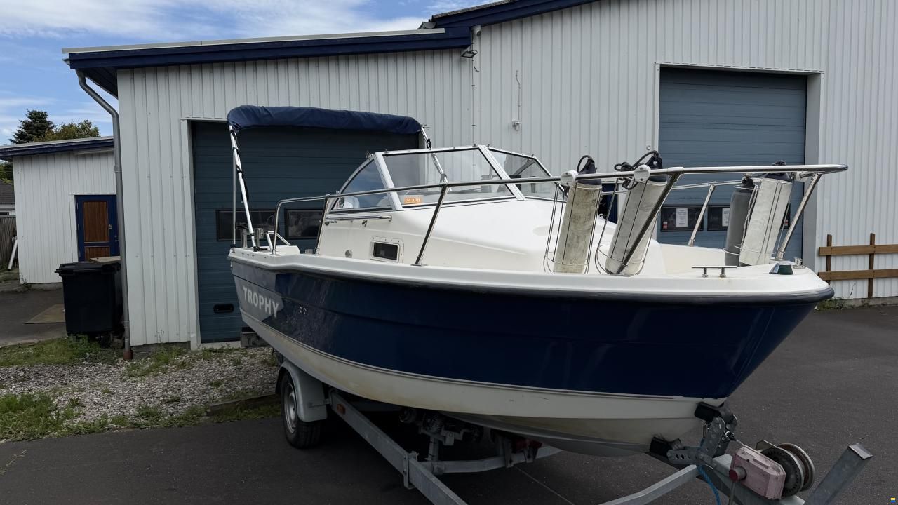 Bayliner Trophy