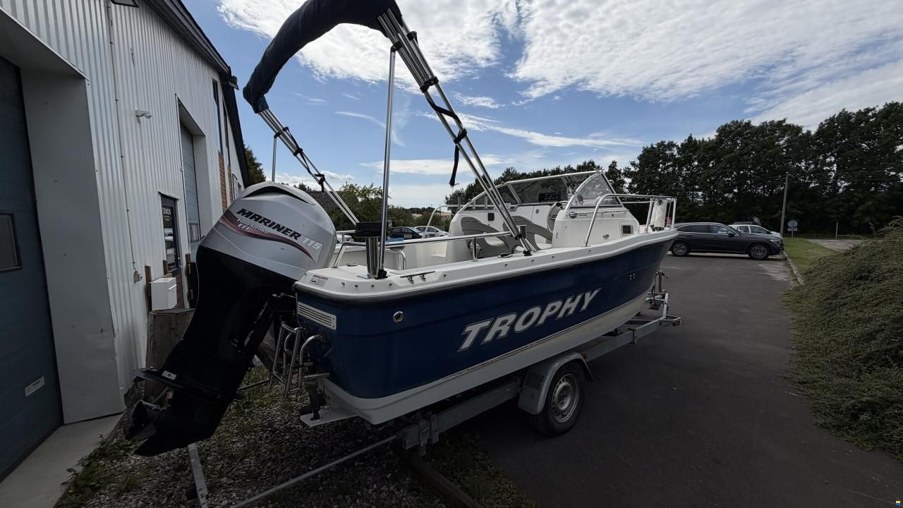 Bayliner Trophy