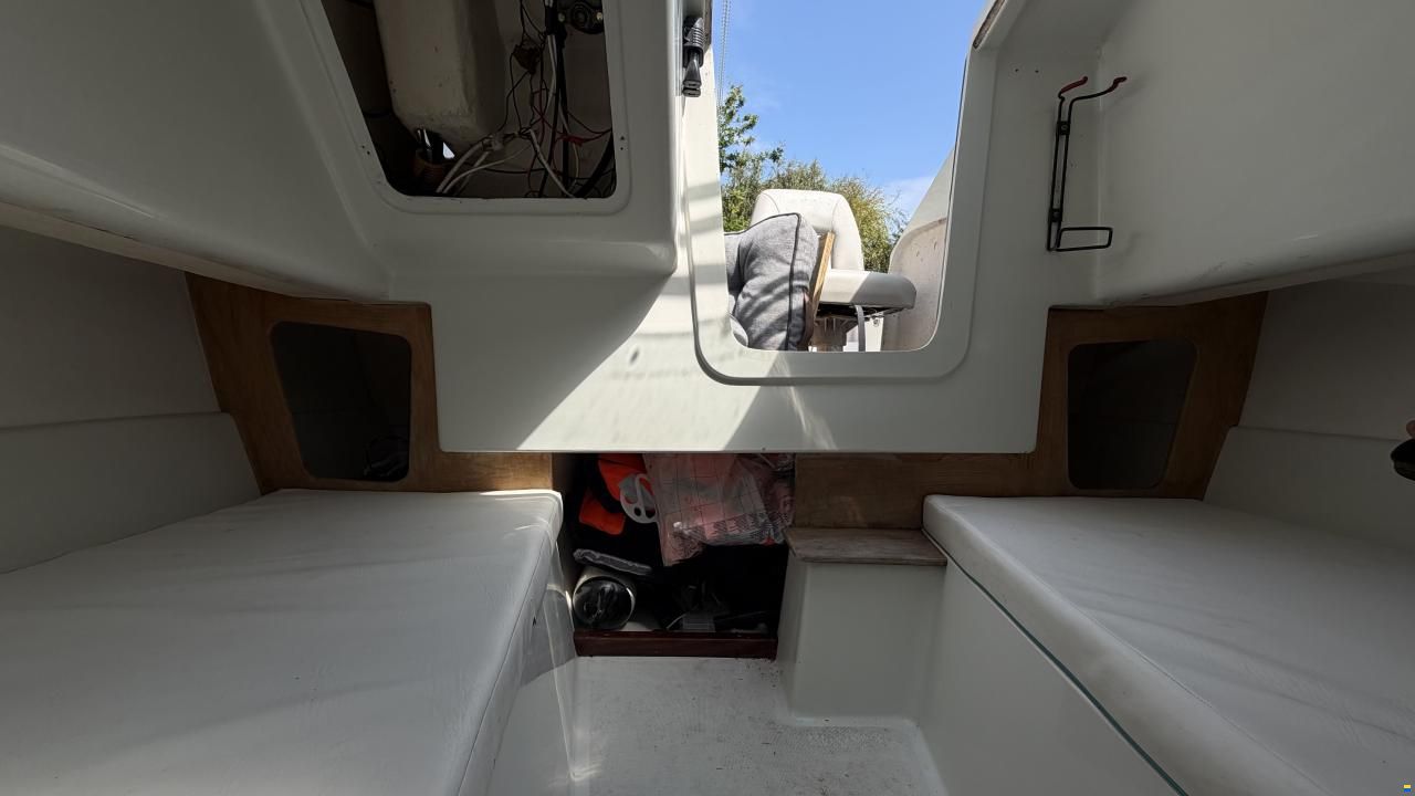 Quicksilver 640 Walk Around