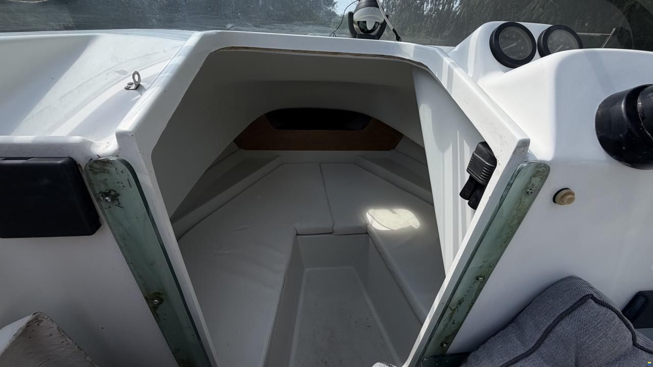 Quicksilver 640 Walk Around