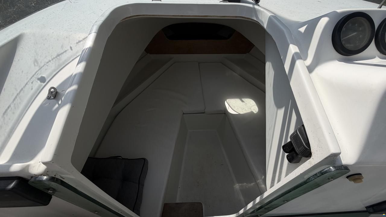 Quicksilver 640 Walk Around
