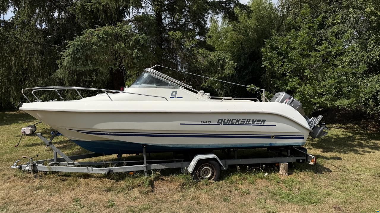 Quicksilver 640 Walk Around