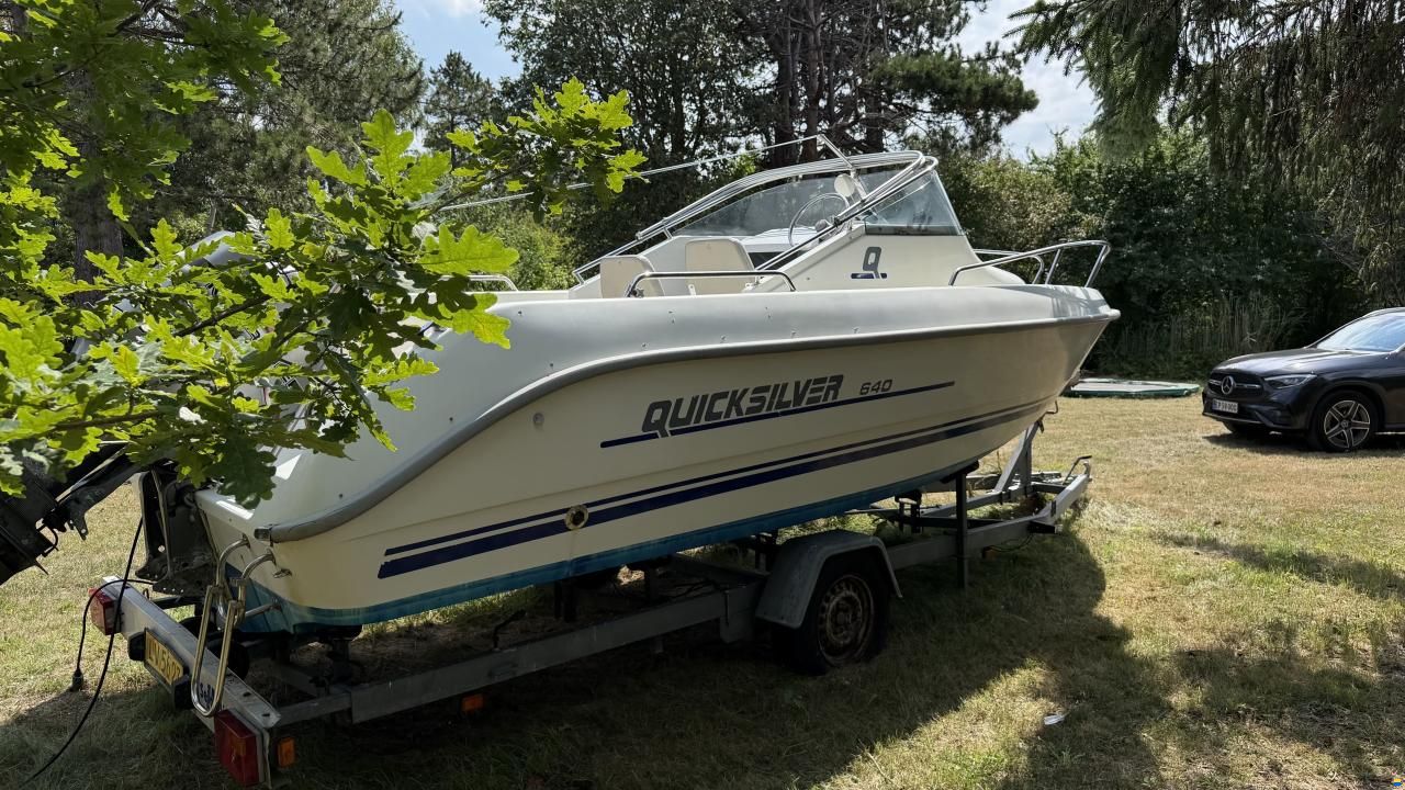 Quicksilver 640 Walk Around