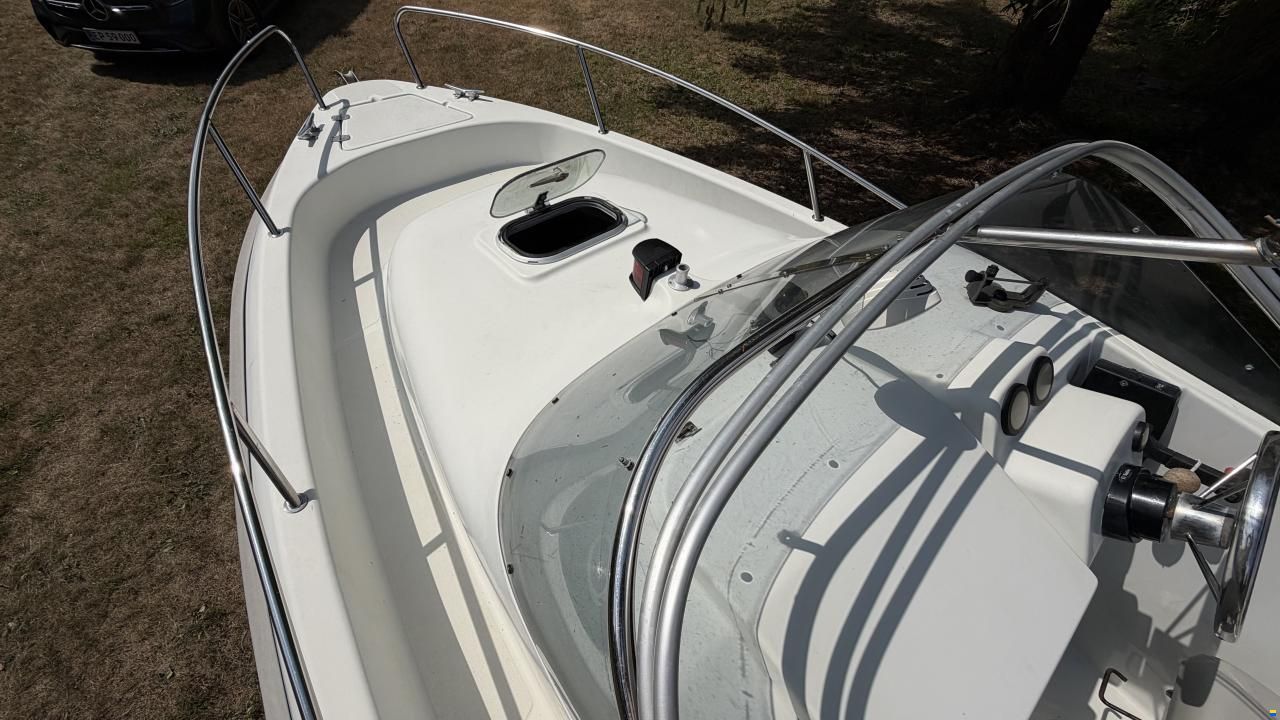 Quicksilver 640 Walk Around