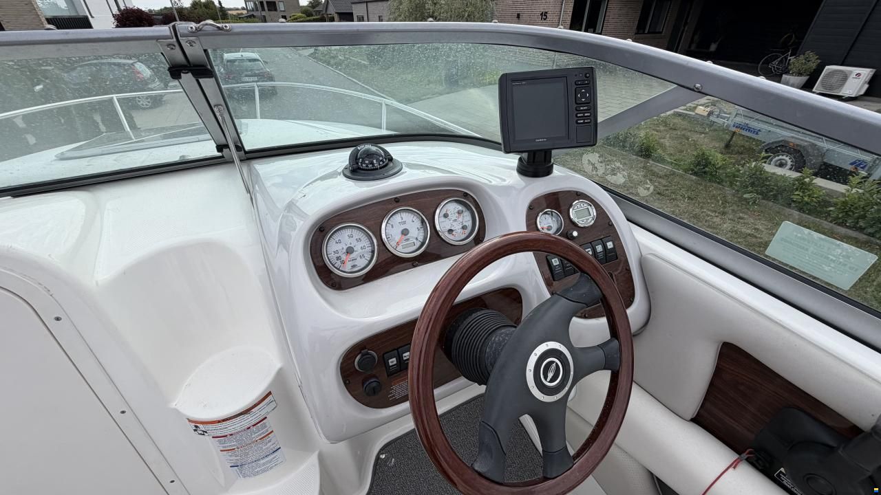 Chaparral 215 SSI