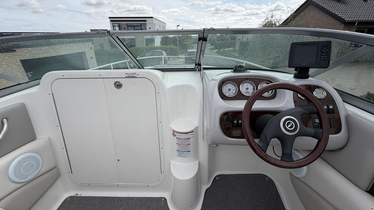 Chaparral 215 SSI