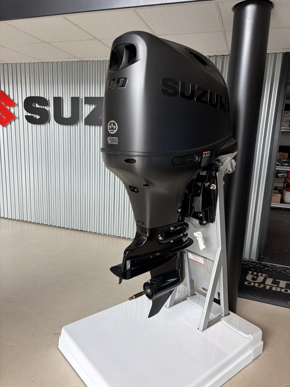 Suzuki DF 140 BTL Stealth line