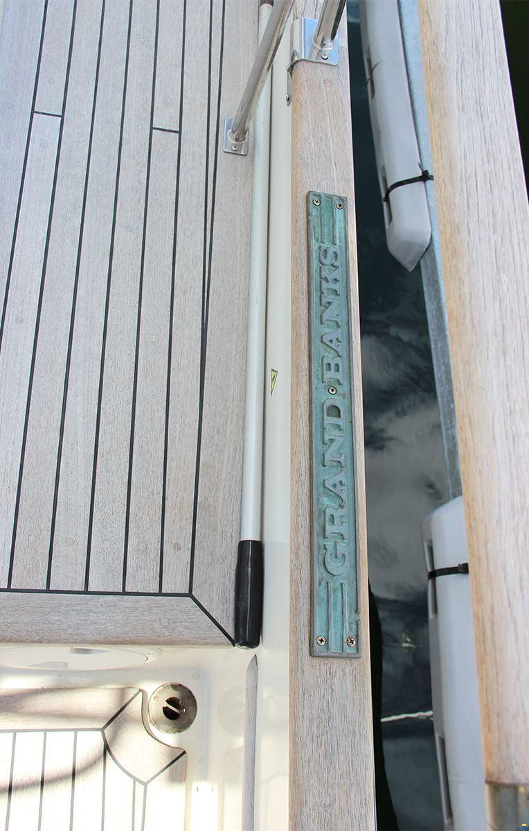 Grand Banks 32