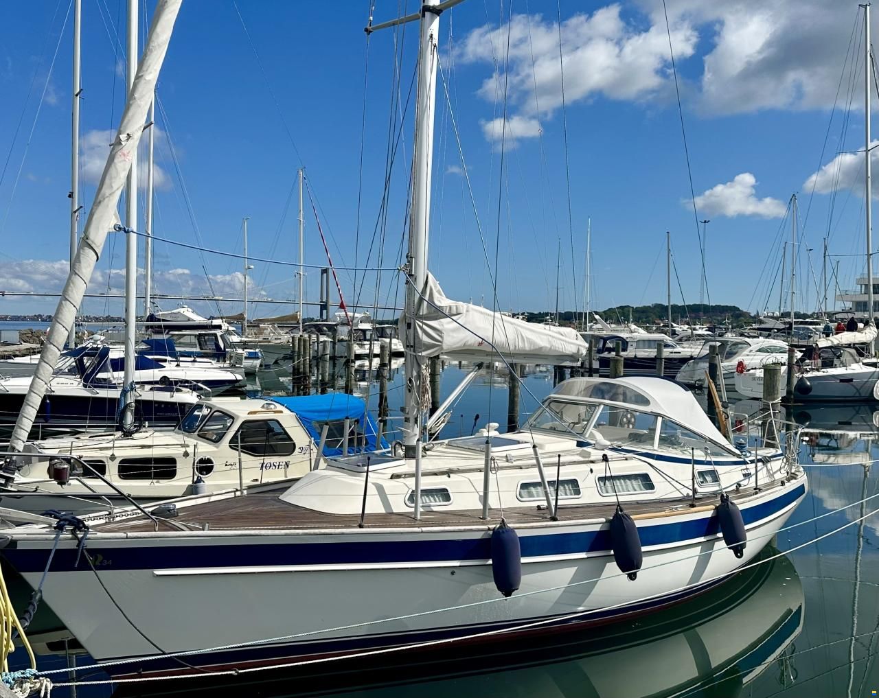 Hallberg-Rassy HR 34