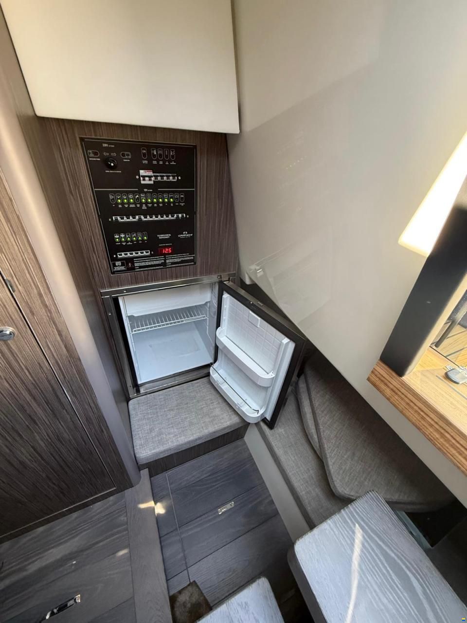 Cranchi A32 Luxury Tender
