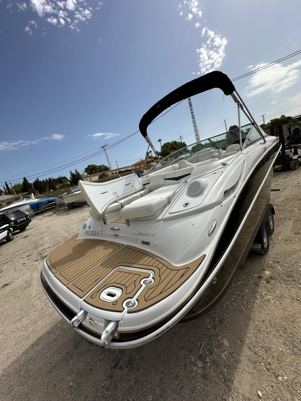 Four Winns H260