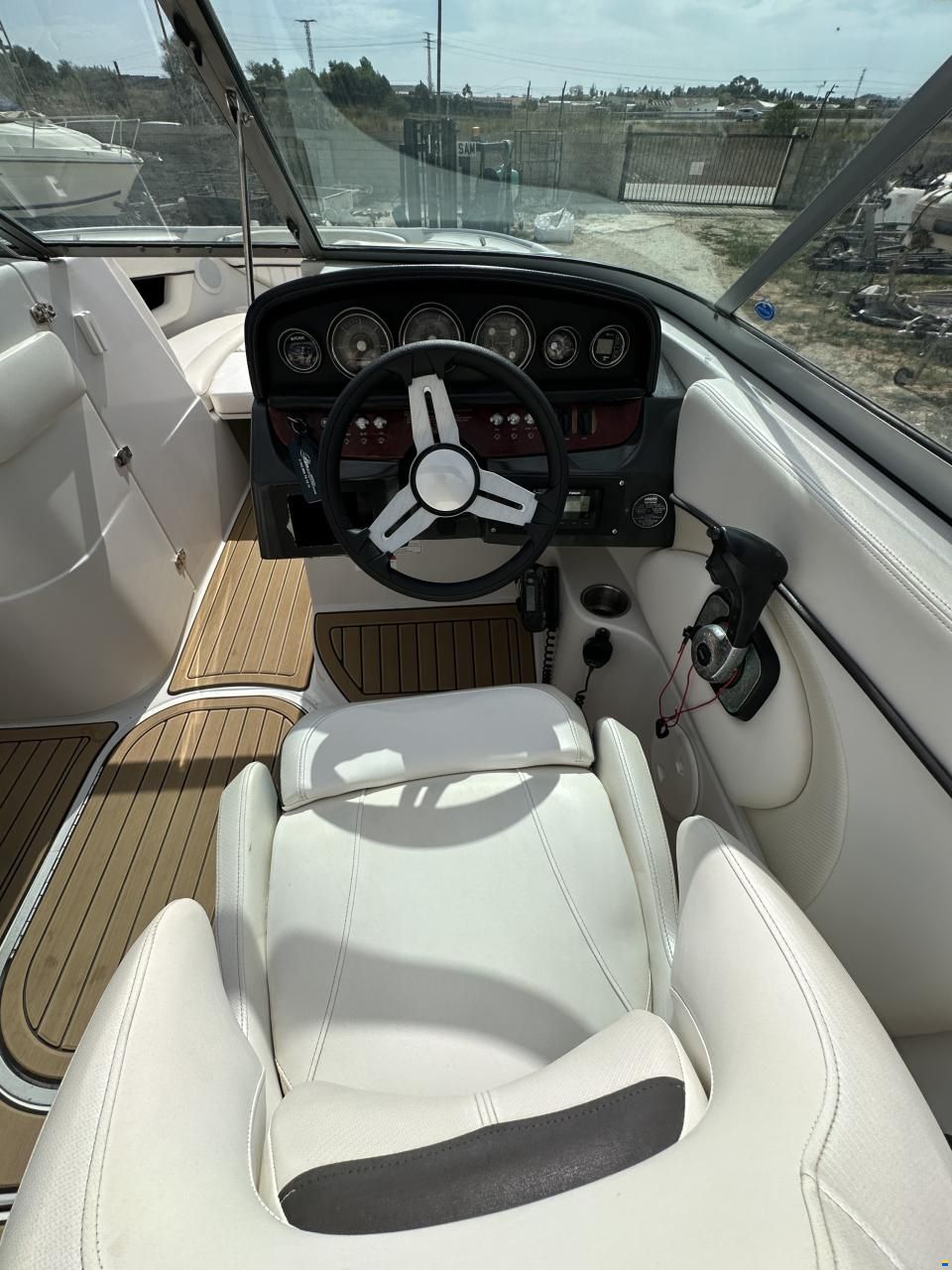 Four Winns H260