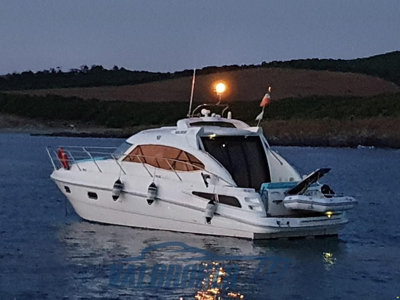 Sealine C 39