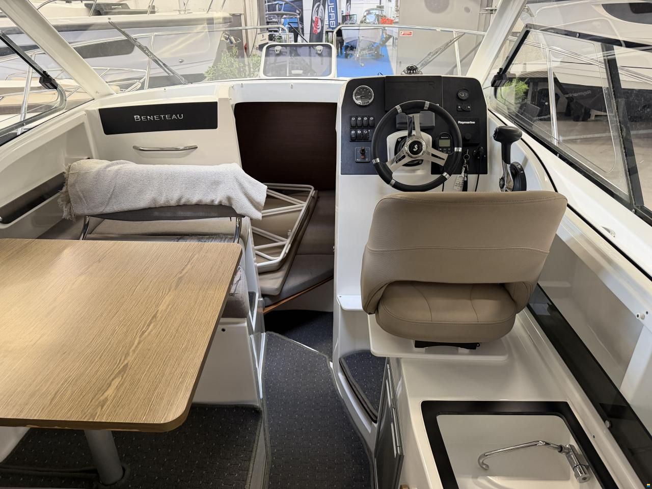 Beneteau Antares 8