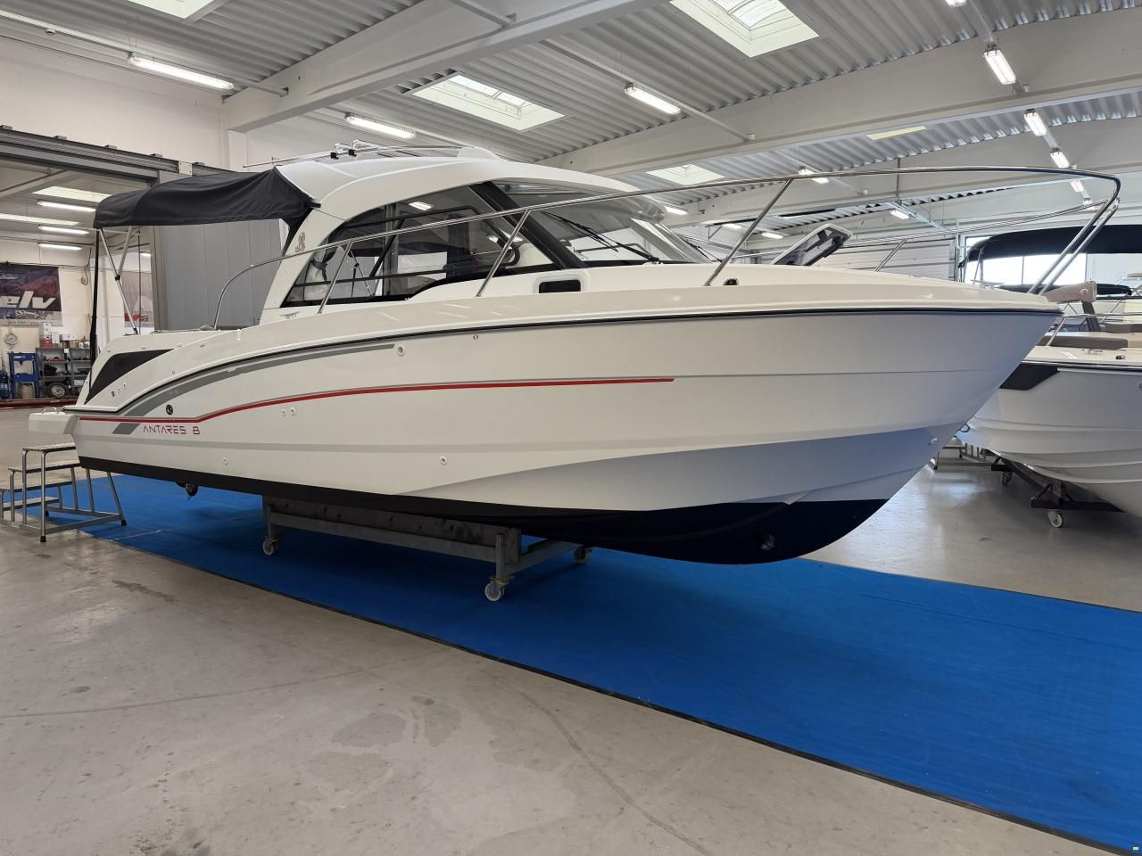 Beneteau Antares 8